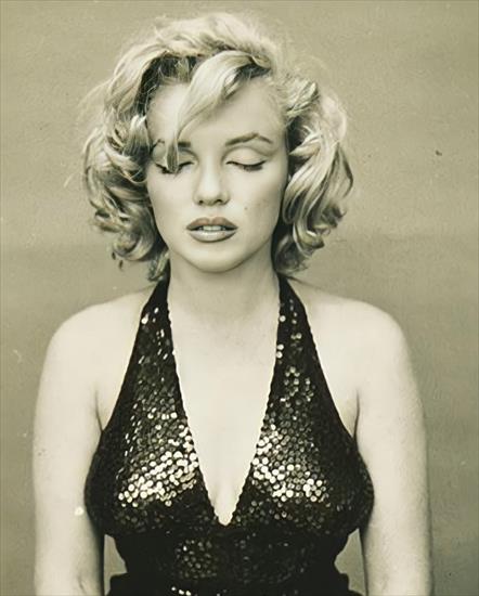 Marilyn Monroe - FtdYRLWWAAEyWio.jpg